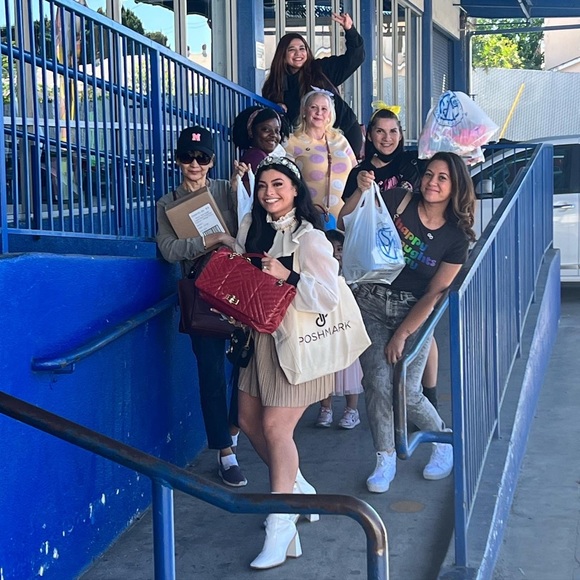 POSH N SIP ANNOUNCEMENTS / POSHMARK’S 12th BIRTHDAY CELEBRATION BURBANK, CA - Picture 9 of 14